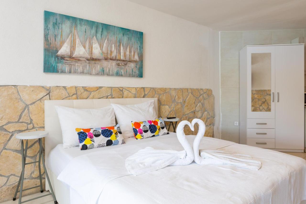 Estella Villa Apartments Рогозниця Екстер'єр фото