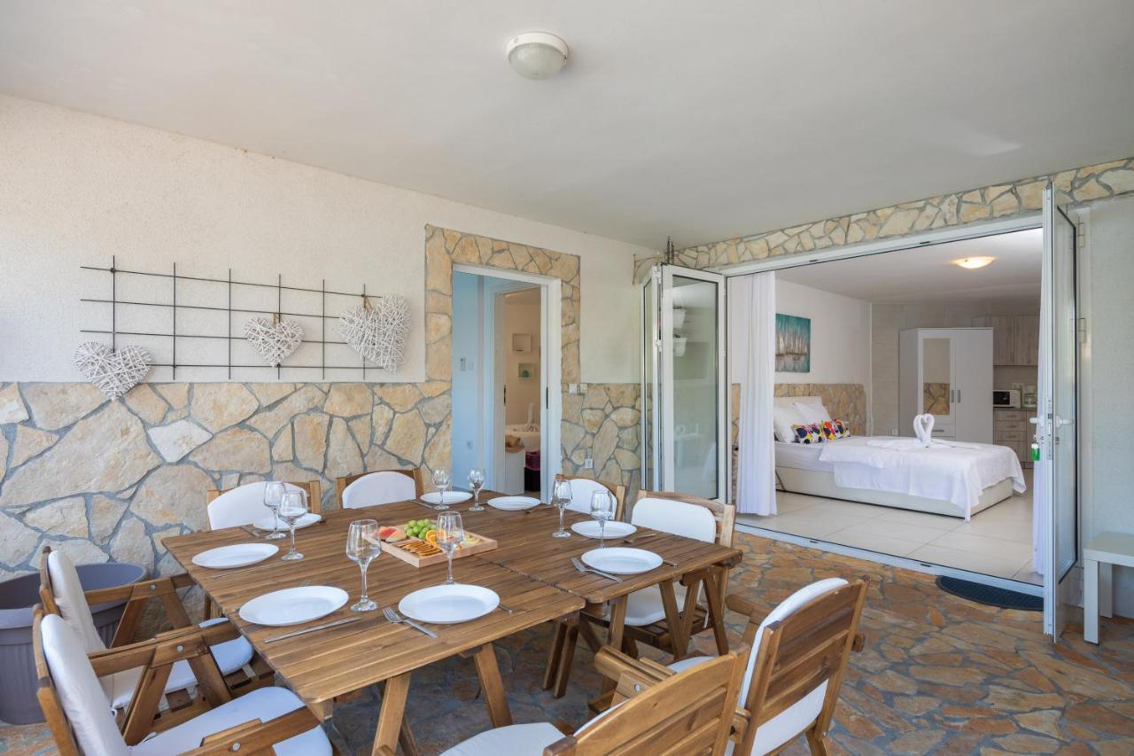 Estella Villa Apartments Рогозниця Екстер'єр фото